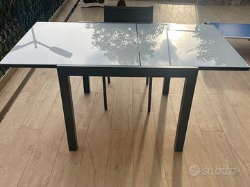 Tavolo con piano in vetro