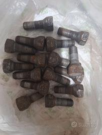 Bulloni per cerchi fiat 600
