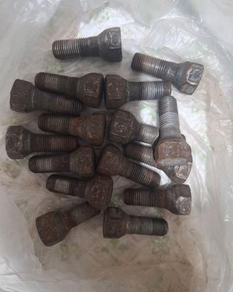 Bulloni per cerchi fiat 600