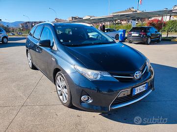 Toyota Auris Hybrid 