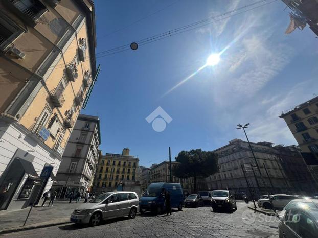 NEGOZIO A NAPOLI