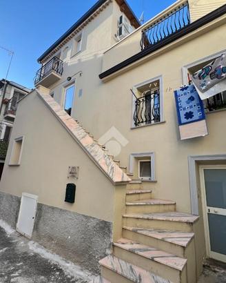 3 LOCALI A LAMEZIA TERME