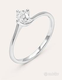 Anello solitario con diamante naturale oro bianco