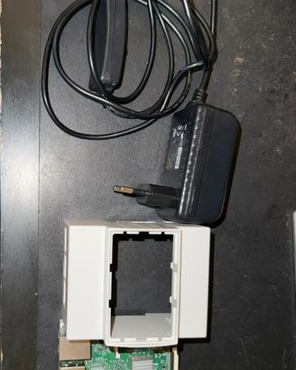 Raspberry pi 3b con kit e case montaggio din