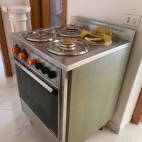 CUCINA 4 FUOCHI E FORNO A GAS