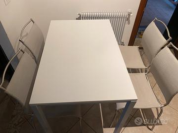 Tavolo con sedie