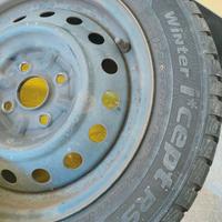 Cerchi e gomme invernali per Toyota Yaris 2002