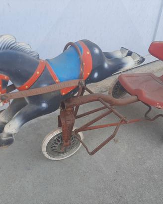 TRICICLO A CAVALLO CON CALESSINO
