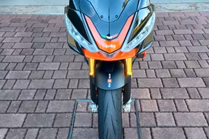 Aprilia Tuono V4 Factory 