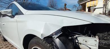 Parafango ant. destro SEAT Leon 5F bianco 5F082147