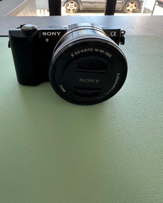 FOTOCAMERA SONY a5000 + OBIETTIVO 16-50mm 3,5-5,6