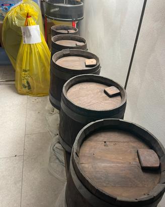 Batteria aceto con piedistallo