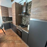 Cucina attrezzata con elettrodomestici – nuova