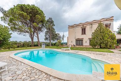 Villa con piscina e terreno a Trabia