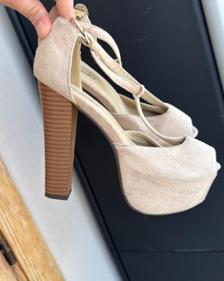 Sandali con tacco in camoscio beige