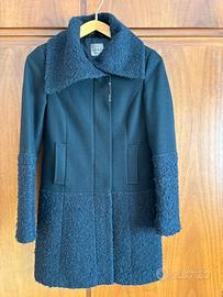 [tipo di abbigliamento] in buone condizioni.