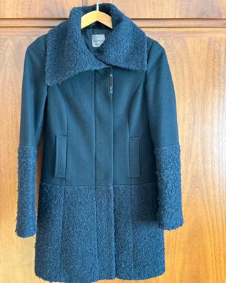 [tipo di abbigliamento] in buone condizioni.