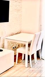 Tavolo laccato bianco elegante