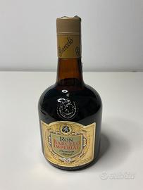 Bottiglia rum.