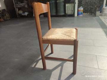 Sedie in legno e paglia