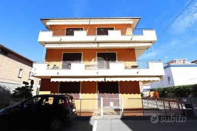 3 LOCALI A ALBA ADRIATICA