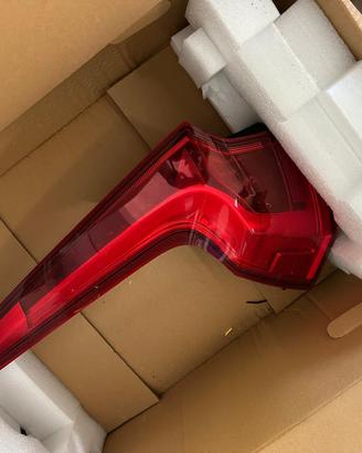 Faro posteriore sx Volvo V90 cod. 32293876