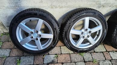 Cerchi lega con pneumatici invernali 205/55 R16