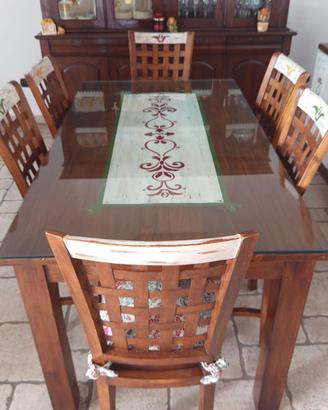 Tavolo con sedie e contromobile in teak