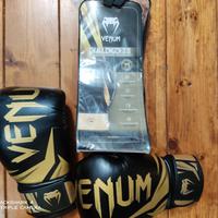 Kit da Combattimento Venum – Guantoni, Pantaloncin