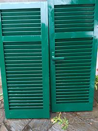 4 Persiane in pvc e  1 porta in legno da interno