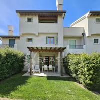 VILLETTA A SCHIERA CON VISTA PISCINA