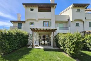 VILLETTA A SCHIERA CON VISTA PISCINA