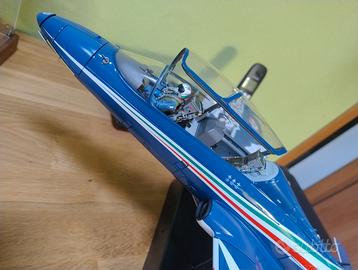 Hachette MB339 PAN Pilota in resina