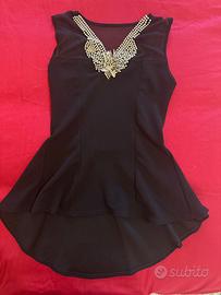 Blusa nera con decoro