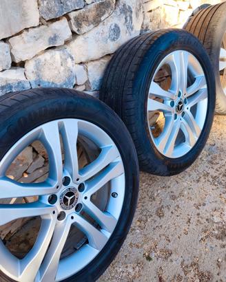 Cerchi in lega da 18" Mercedes con gomme Good Year
