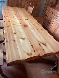 Tavolo in legno massiccio