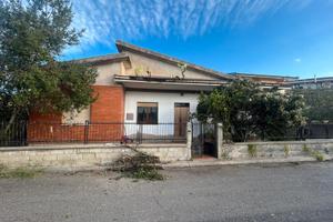 Uras - Ampia villa da ristrutturare