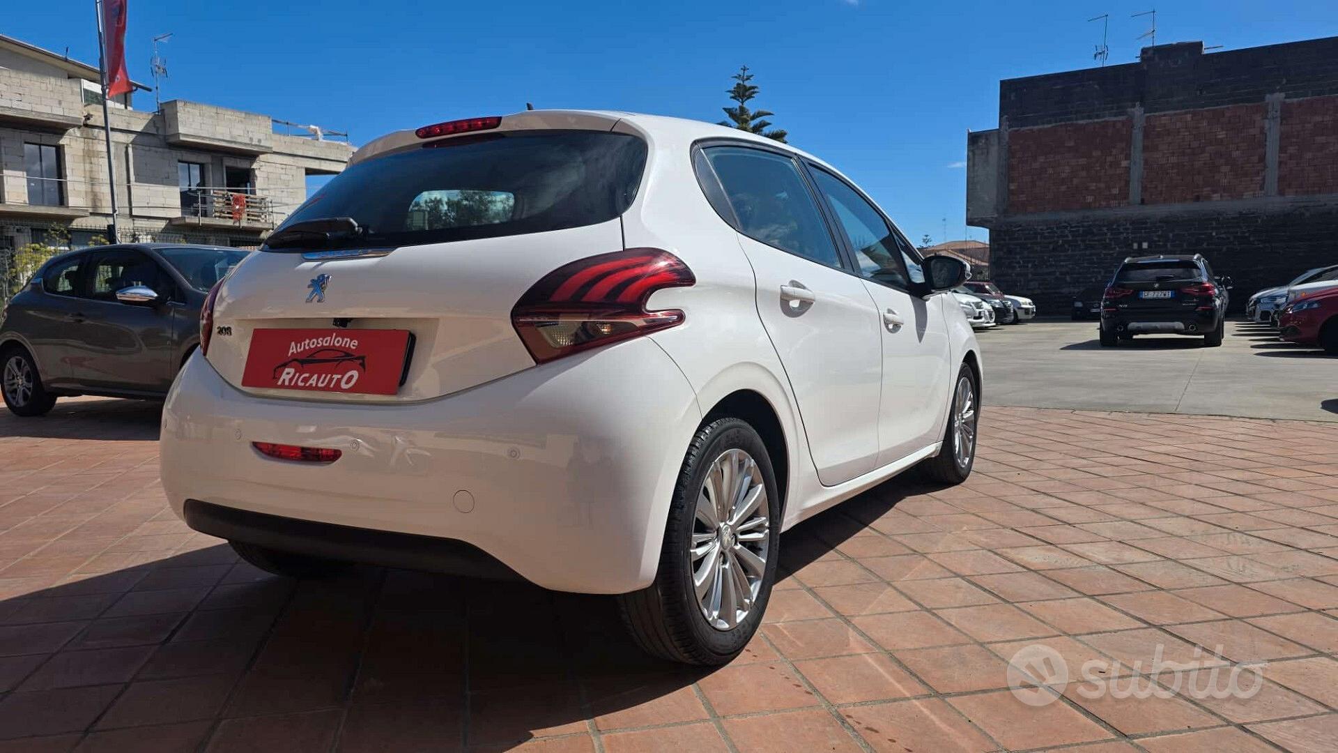 Peugeot 208 2018 photo 3