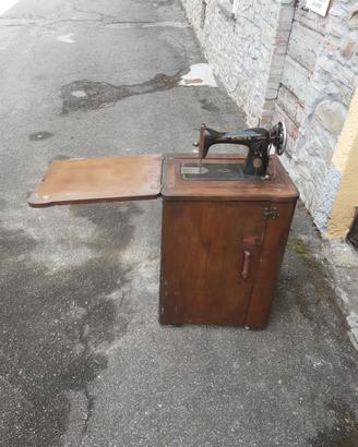 Macchina da cucire Singer anni 30-40 con mobile