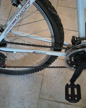 MOUNTAIN BIKE RUSH R2600 CROS COUNTRY 26