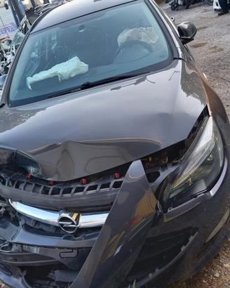 Ricambi Opel Astra sport tourer anno 2014