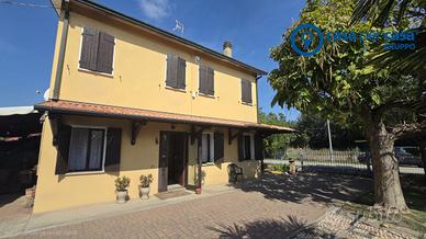 CASA SINGOLA CON SCOPERTO E GARAGE
