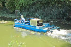 Motobarca diserbatrice