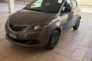 Lancia Ypsilon 1.0 FireFly 5 porte S&S Hybrid Albe