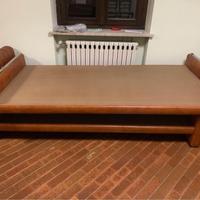Coppia di letti in pelle Frau con comodini