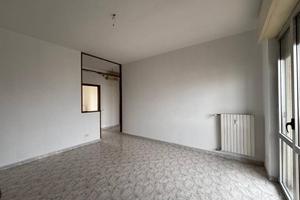 MORTARA CITTA': AMPIO TRILOCALE CON AUTORIMESSA