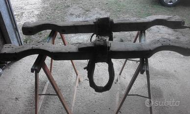 Coppia antico giogo per buoi