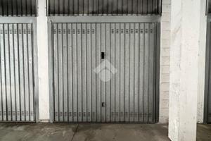 MAGAZZINO A CAROBBIO DEGLI ANGELI