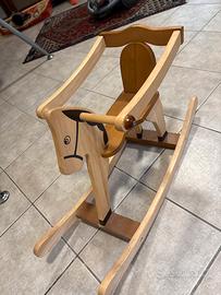 Dondolo in legno