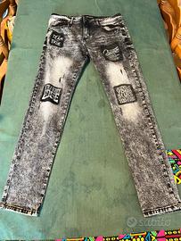 jeans, tuta e felpa